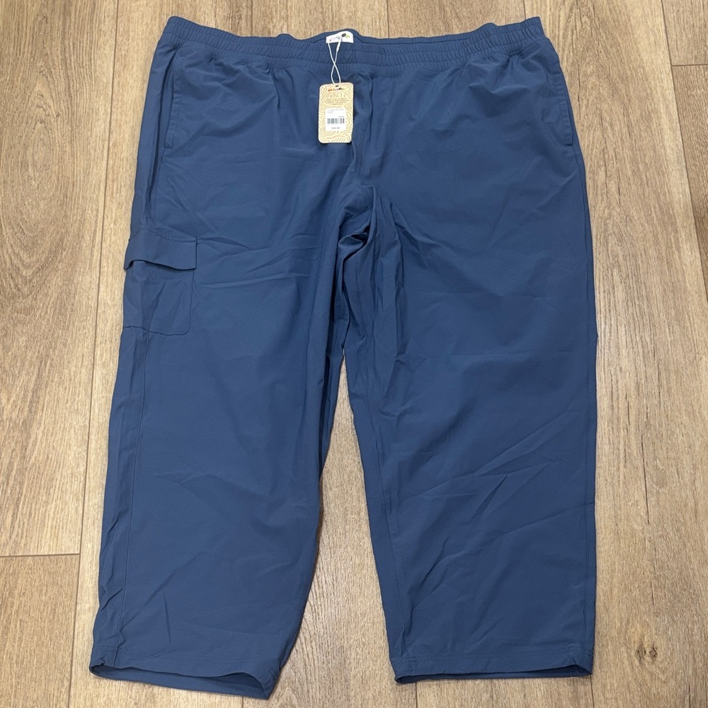 NWT Canadian made alder brand  Stylish Navy Cargo Pants